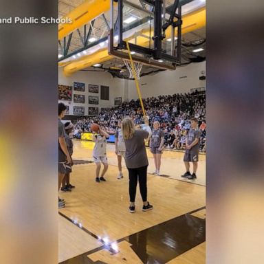 VIDEO: Blind basketball player makes shot