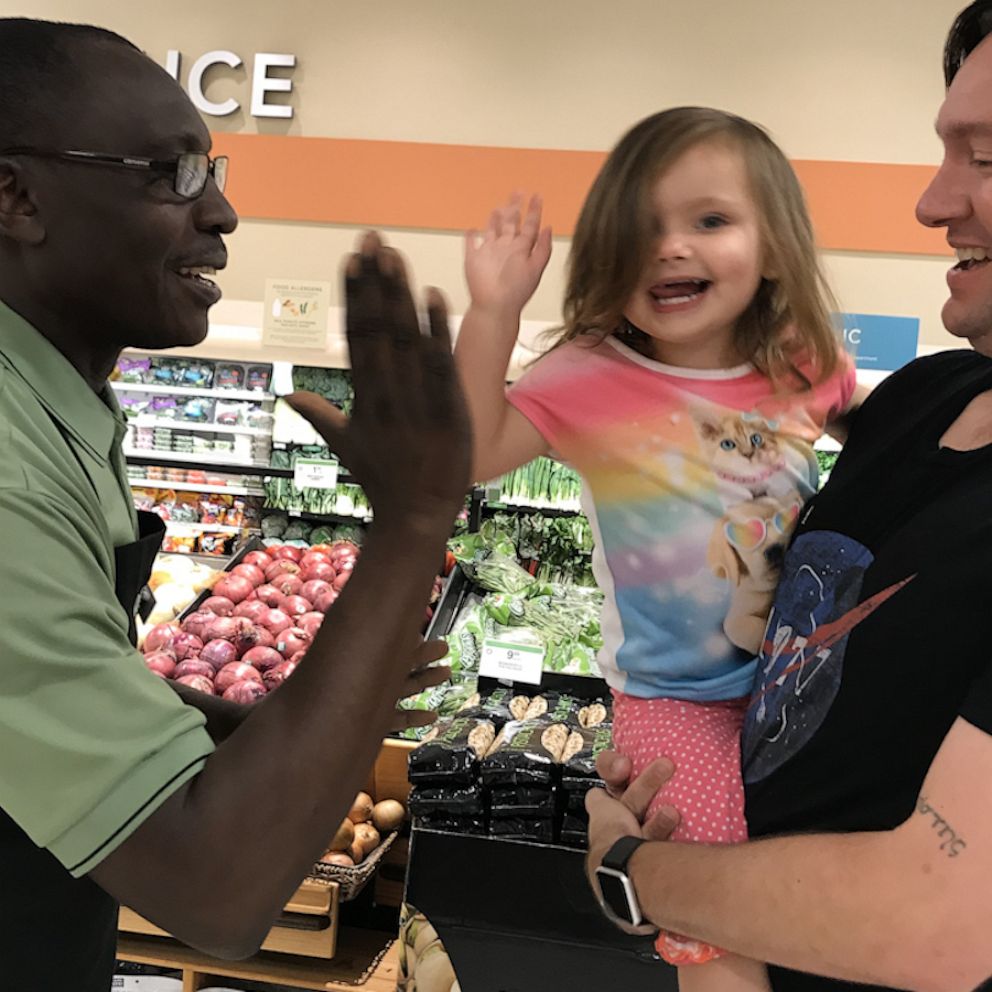 VIDEO: Toddler's friendship with Publix grocer inspires mom to start a charity