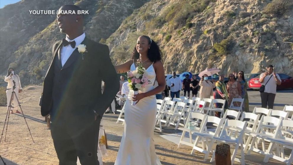 Video Couple goes viral for $500 wedding, including $47 dress - ABC News