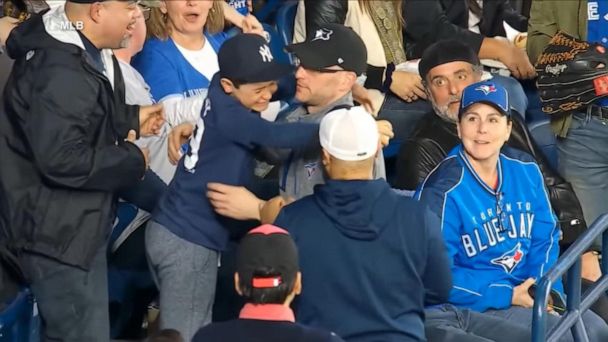 Blue Jays fan gives home-run ball to young Yankees fan 
