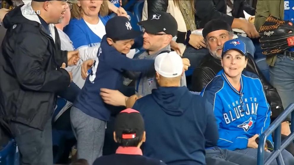 GIF: Yankee fan freaks out after not catching home run ball