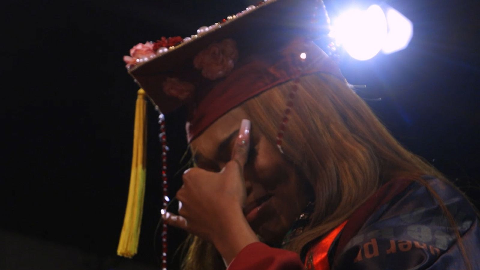 VIDEO: Woman broke into tears when her brother surprised her during her graduation ceremony