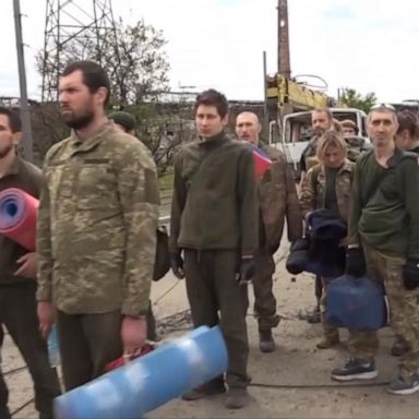 VIDEO: Ukraine soldiers lay down arms at Mariupol steel plant