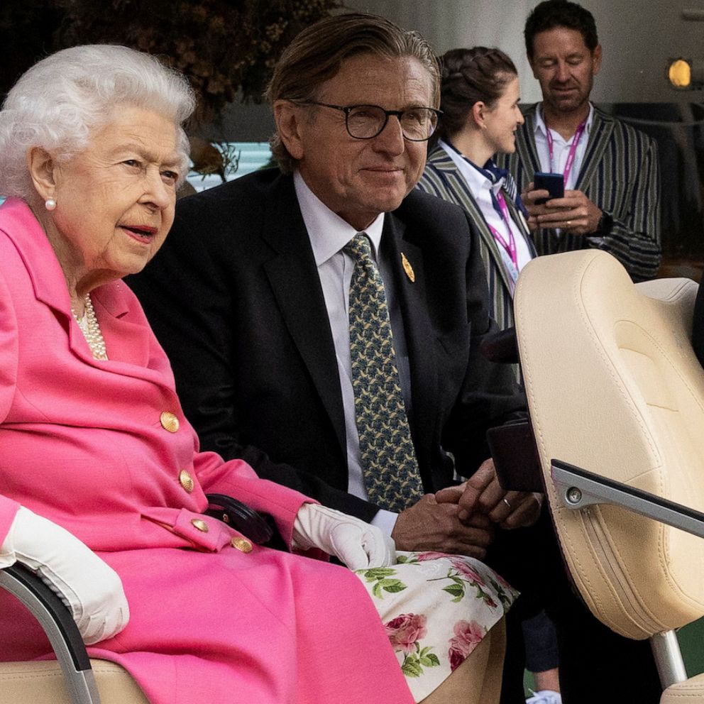 Queen Elizabeth II tours Chelsea Flower Show in golf cart - Good Morning  America
