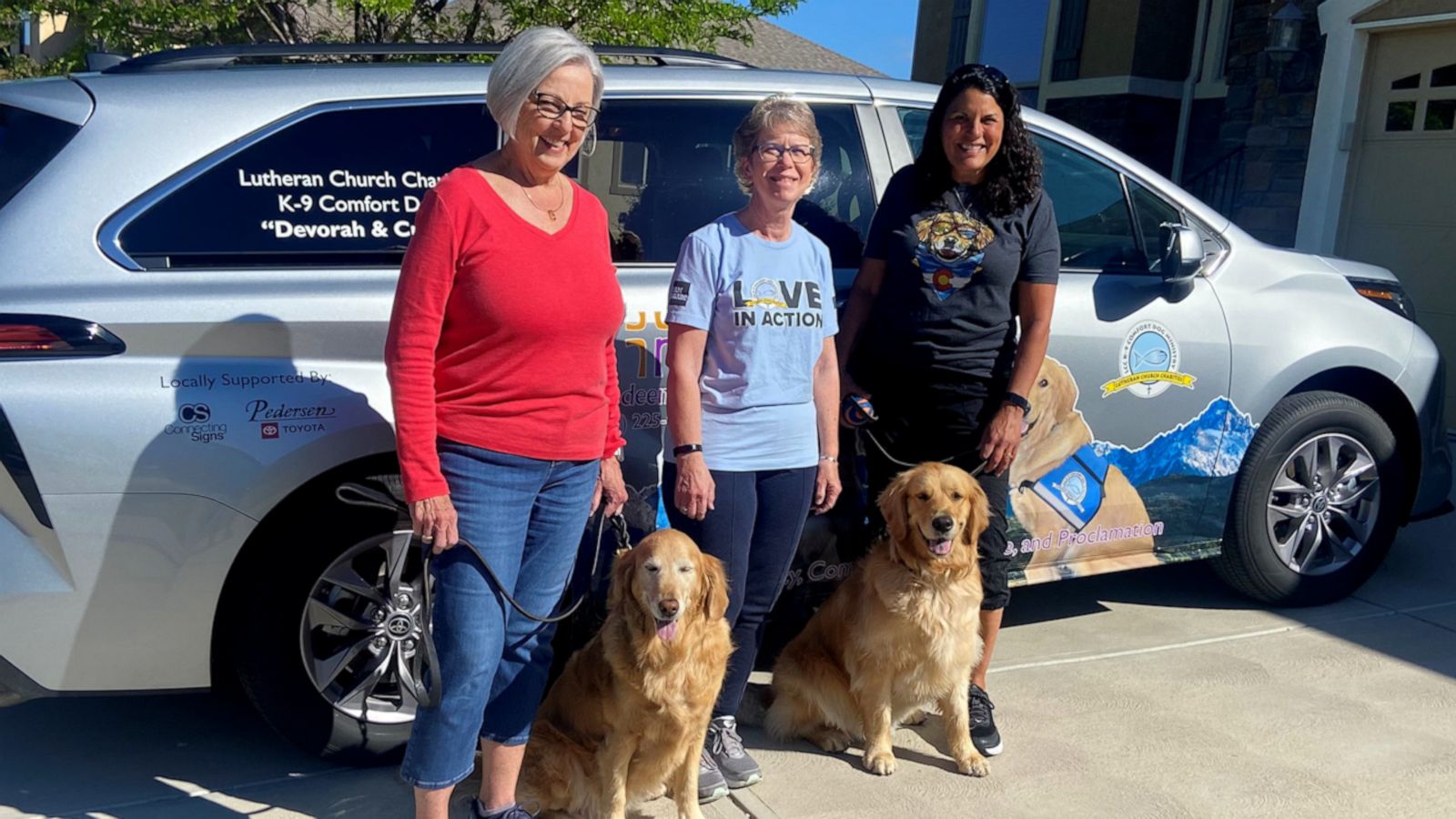 VIDEO: Golden retrievers sent to Texas to offer support after elementary school shooting