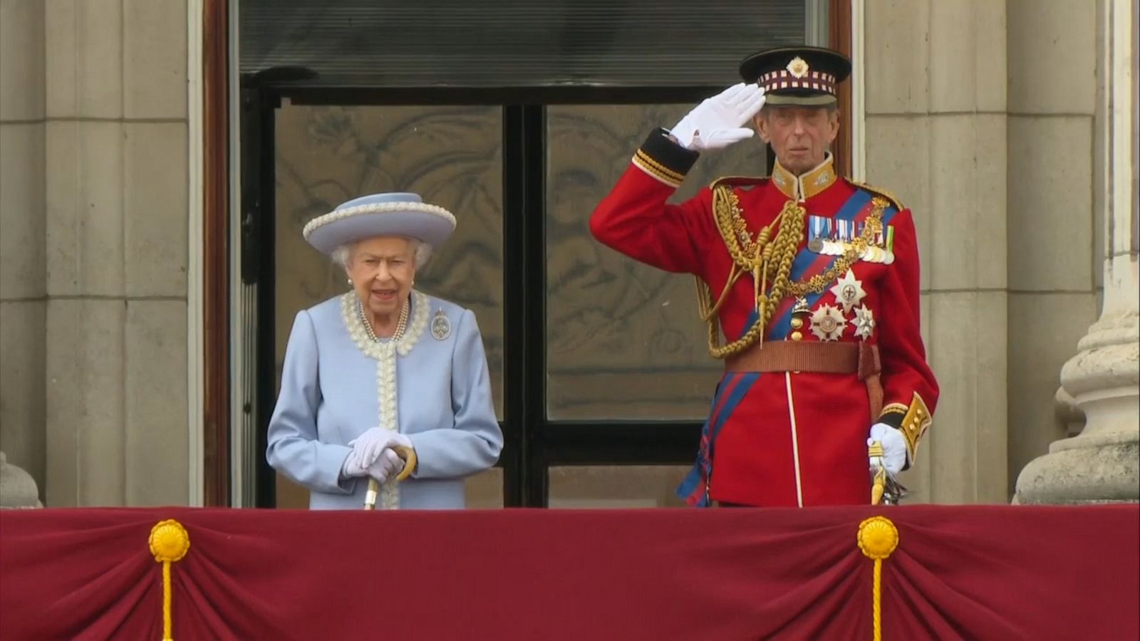 VIDEO: Queen Elizabeth II makes 1st Platinum Jubilee appearance