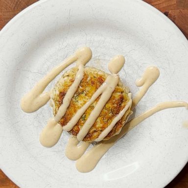 PHOTO: Three secrets to a killer crab cake recipe, according to Chef Tim Clowers