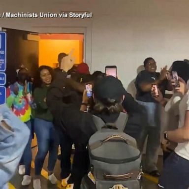 VIDEO: Maryland Apple workers form first store union in US