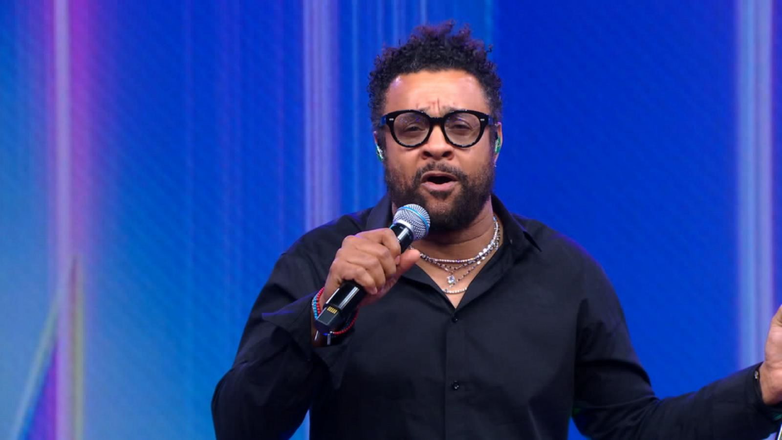 Shaggy performs 'Fly Me to the Moon' from new album - Good Morning