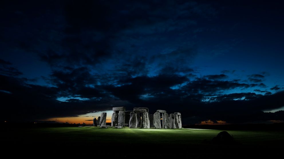 This time lapse of the summer solstice sunset at Stonehenge is