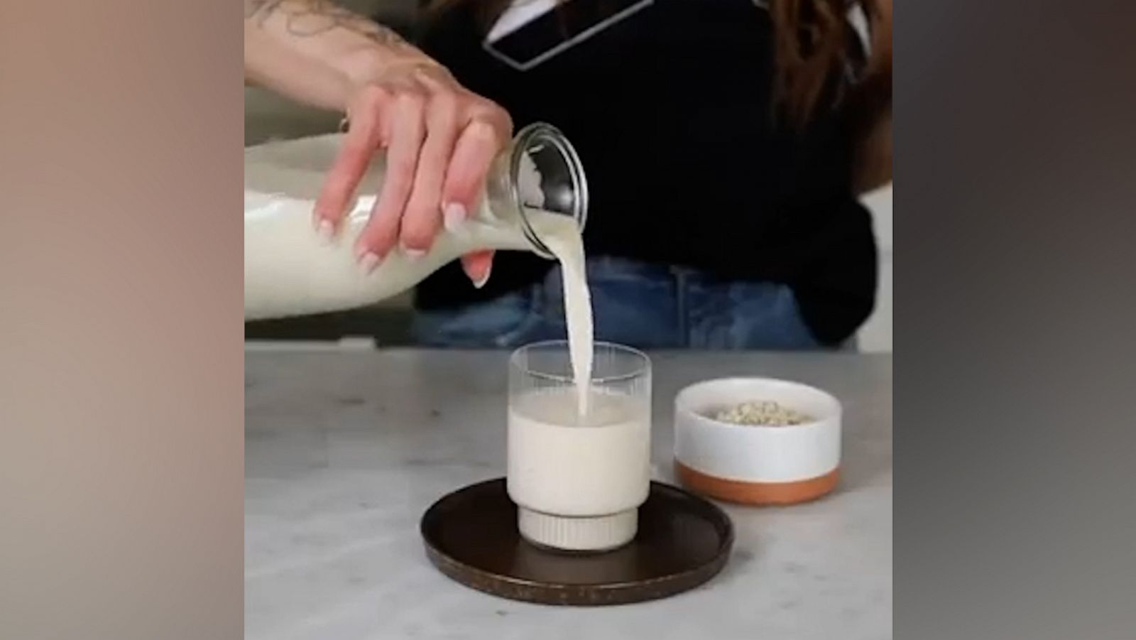 PHOTO: VIDEO: How to make oat milk at home