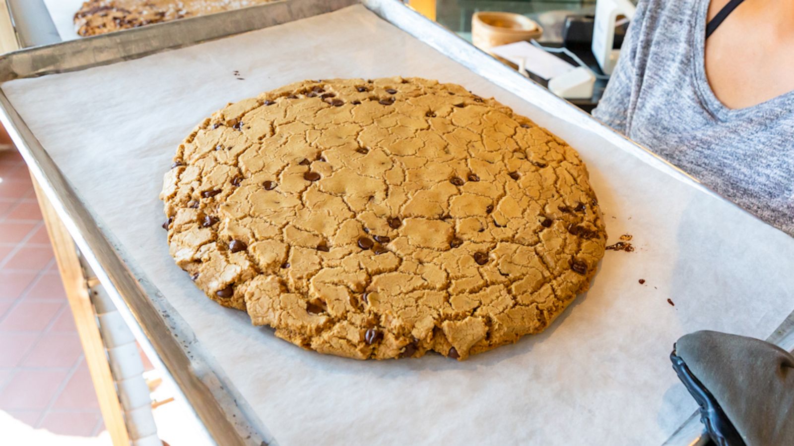 VIDEO: This 5-pound cookie is what dreams are made of