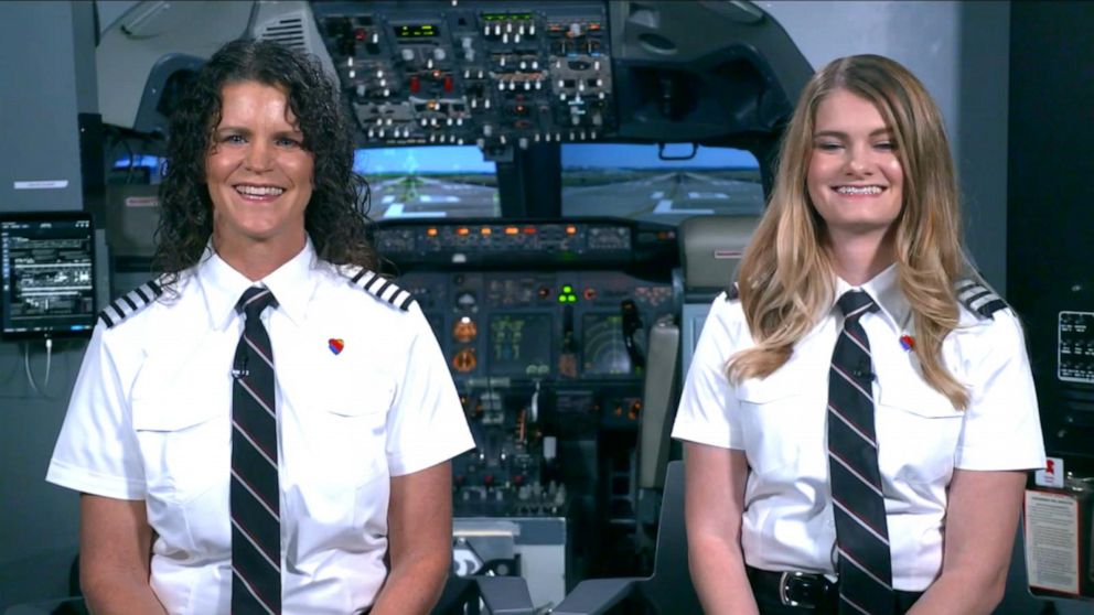 Video Mother Daughter Pilot Duo Make History With Southwest Airlines Abc News 