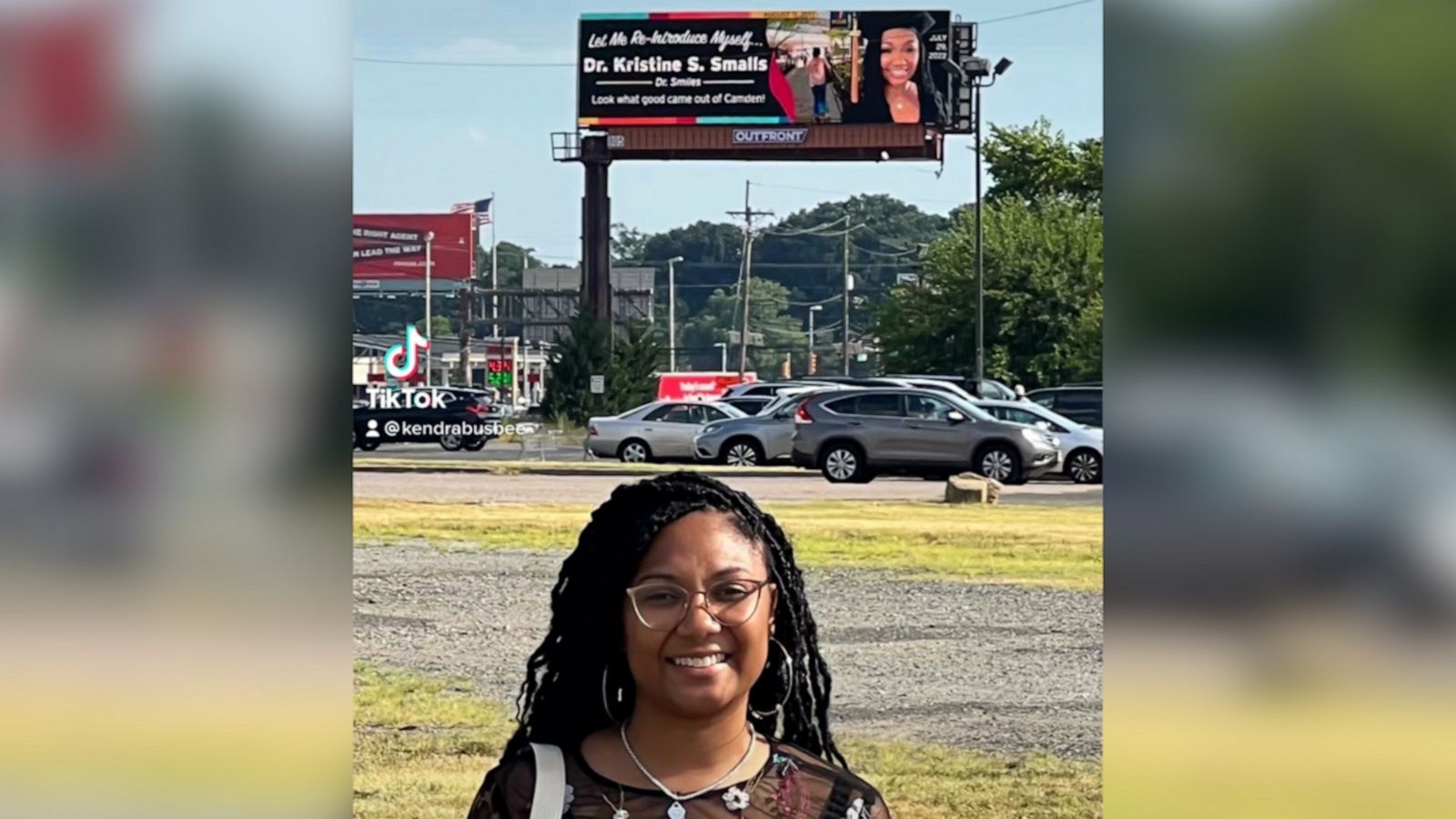 Mom rents billboard to celebrate daughter's doctorate degree - Good