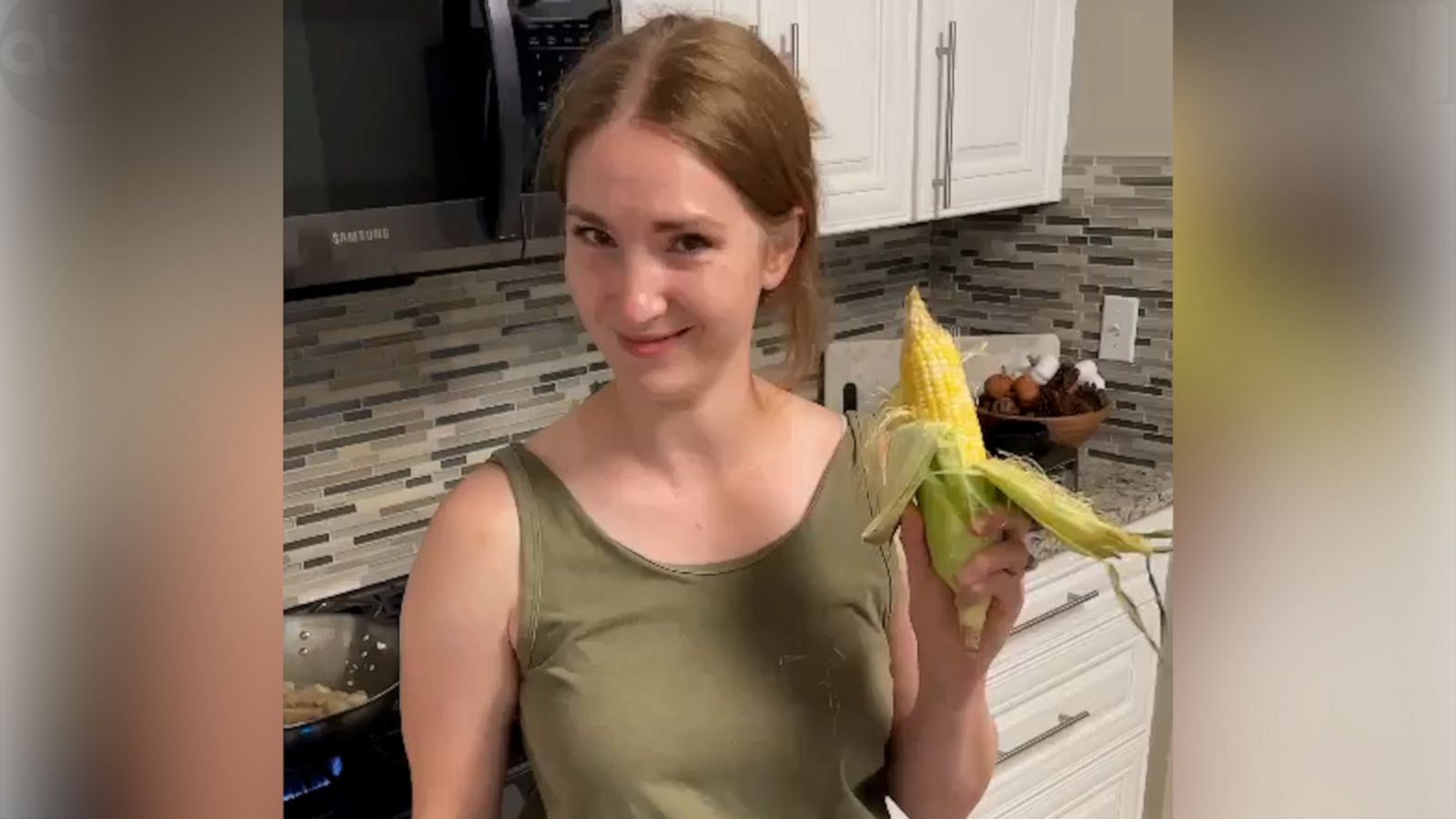 VIDEO: We need to try this brilliant corn shucking hack