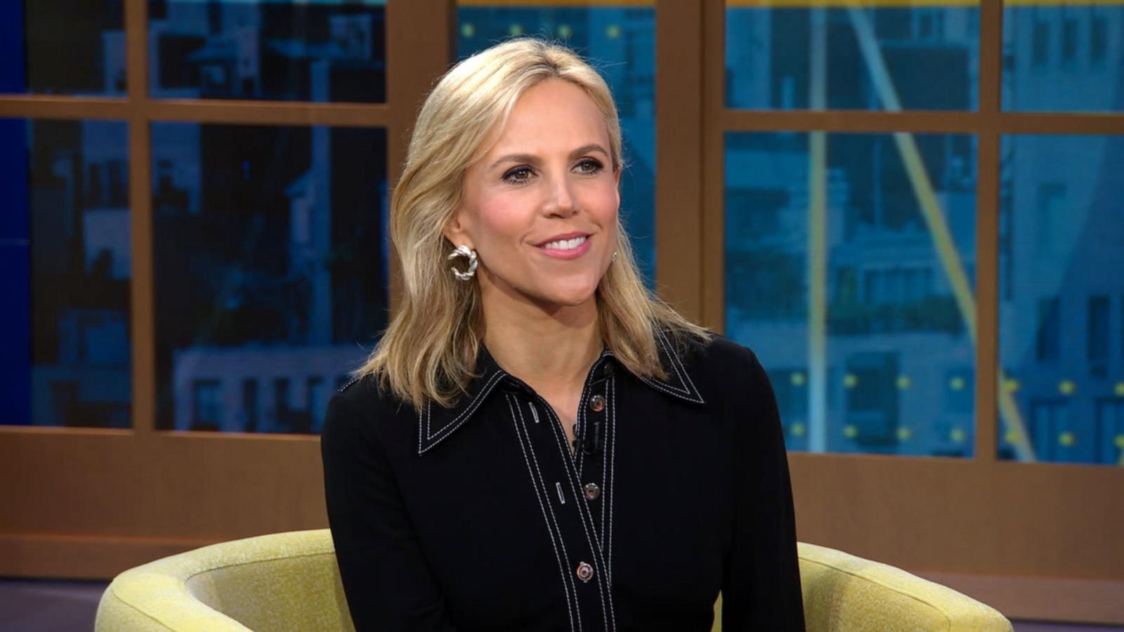Tory Burch celebrates new edition of classic design book, 'What Shall I  Wear? - Good Morning America