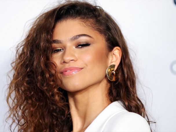 For Louis Vuitton Capucine Campaign, Zendaya's Retouched Photoshoot Leaves  Her Looking Very Little Like Her Actual Self