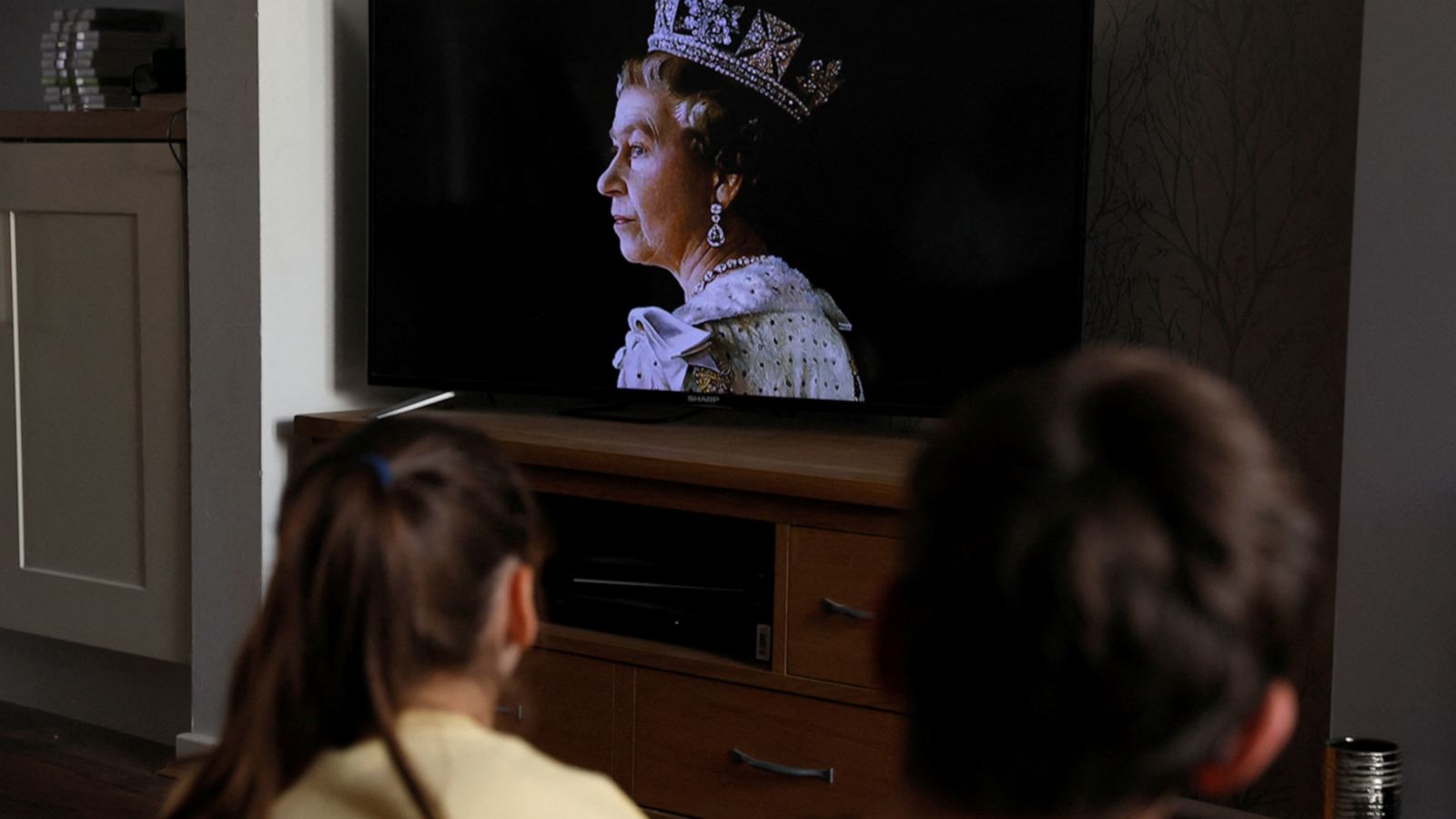 VIDEO: England mourns Queen Elizabeth II"s death