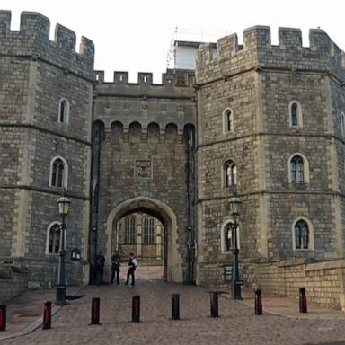 VIDEO: Mourners outside of Windsor Castle react to Queen Elizabeth II’s death 