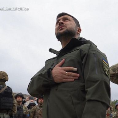 VIDEO: Zelenskyy makes surprise visit to newly liberated town