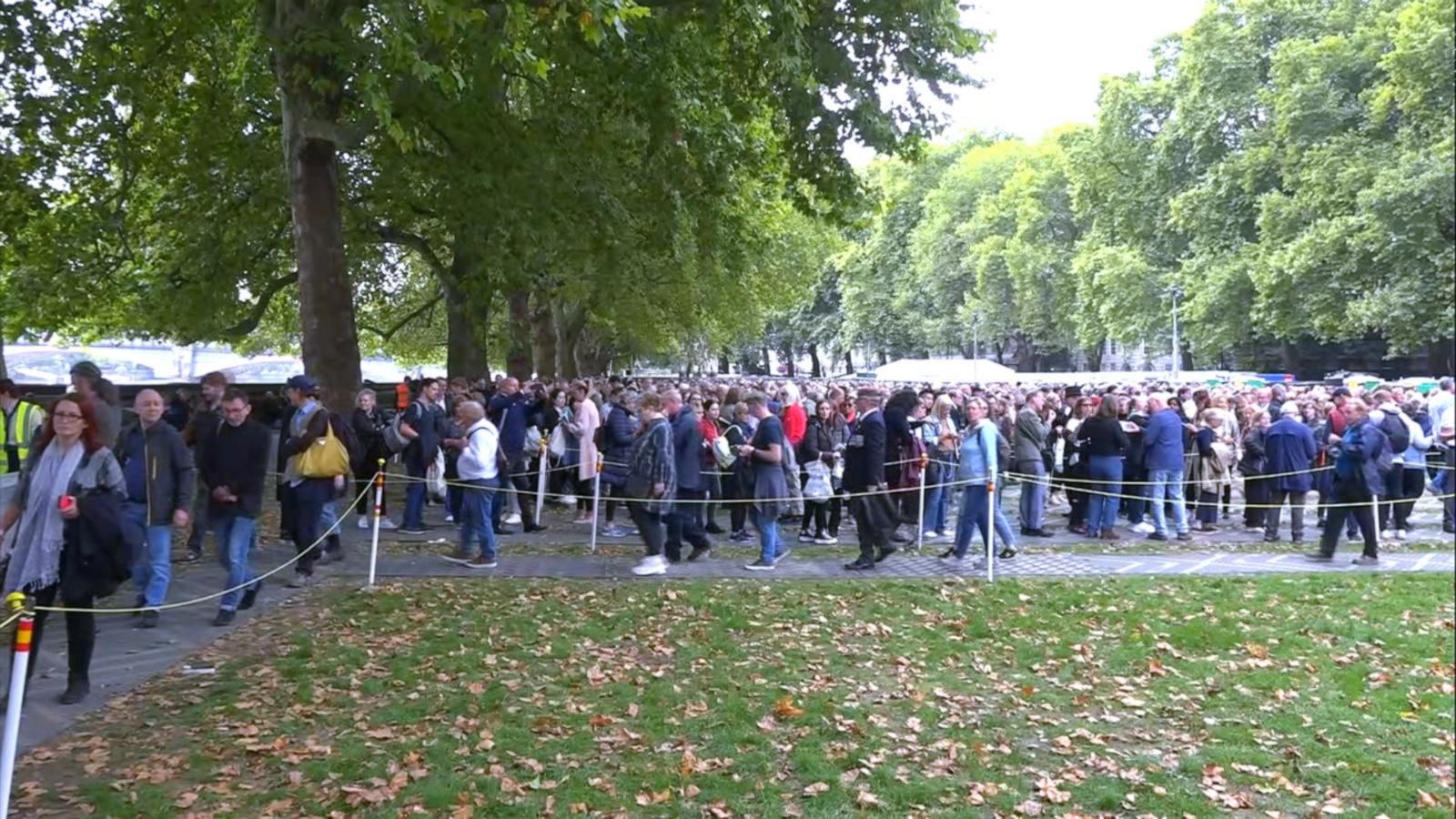 VIDEO: Thousands line up as Queen Elizabeth II lies in state in London