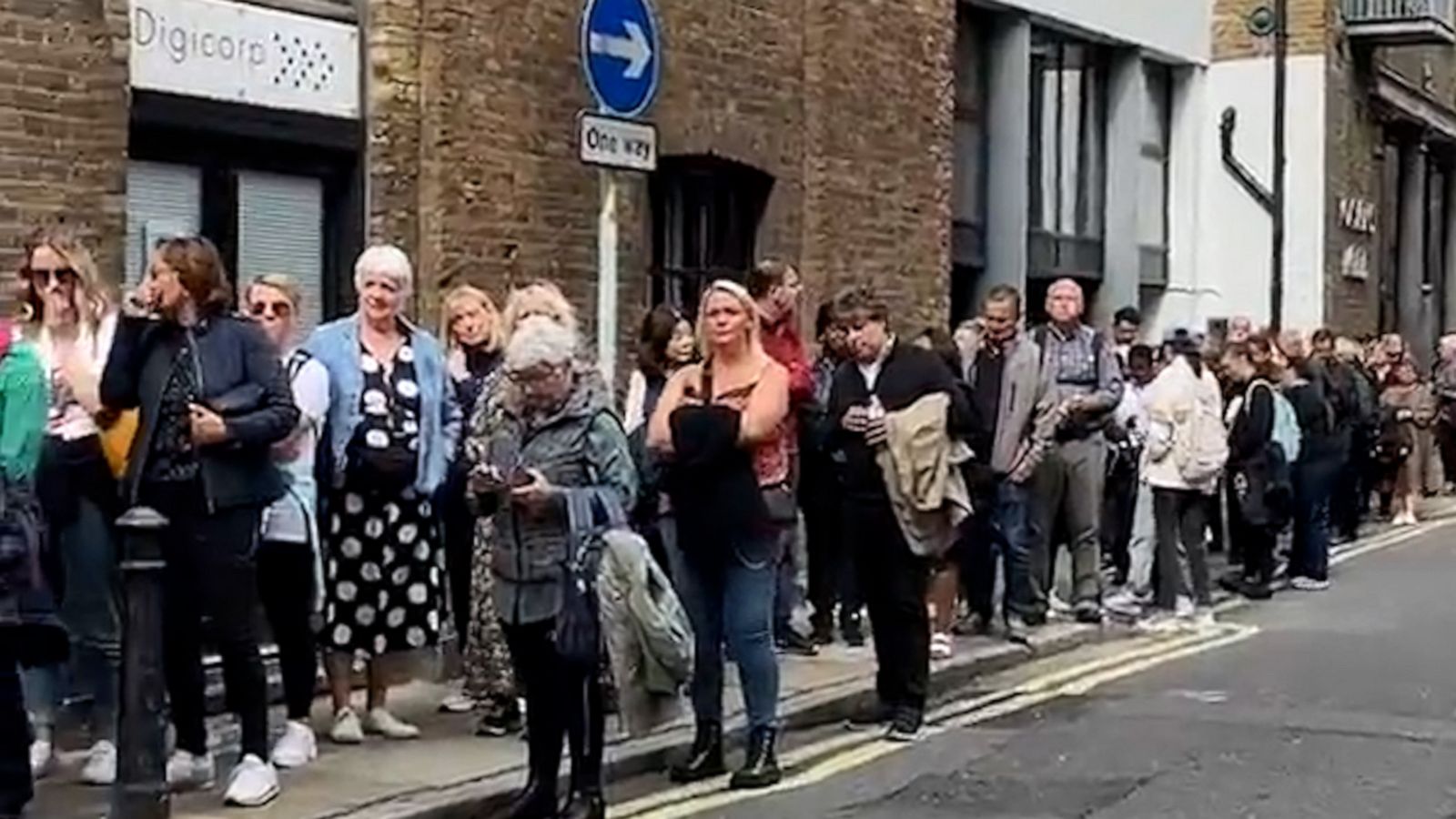 VIDEO: What it’s like waiting in the queue for Queen Elizabeth II’s lying in state