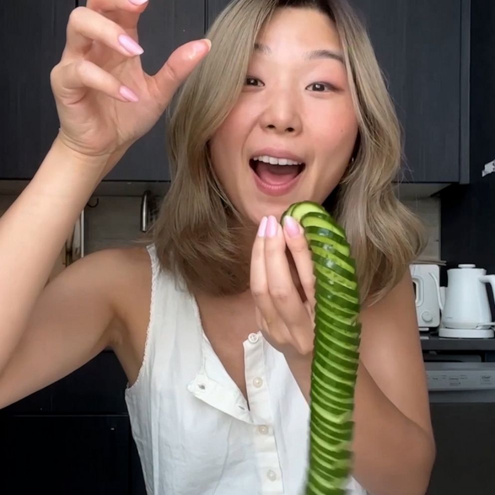 VIDEO: Turn a cucumber into a delicious ‘Slinky’ snack with this simple hack 