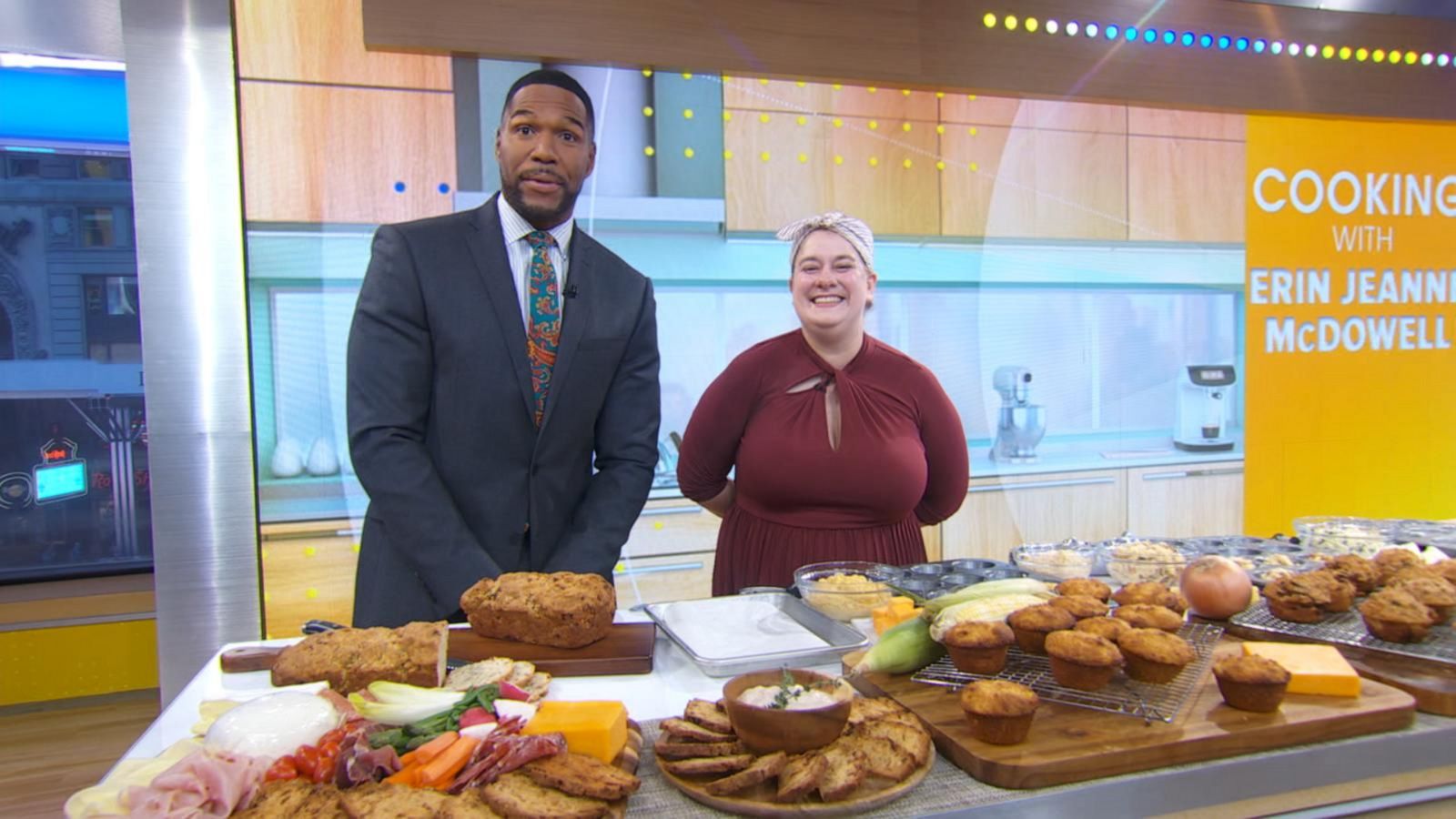 https://s.abcnews.com/images/GMA/221011_gma_baking_hpMain_16x9_1600.jpg