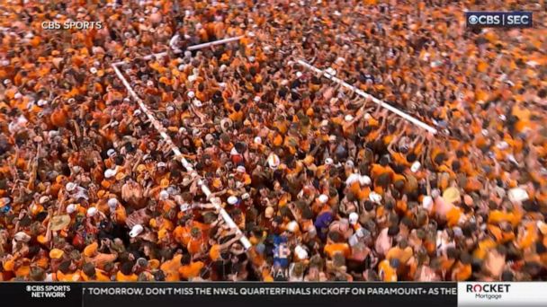 Video Tennessee Football Fans Carry Goalpost After Alabama Win - ABC News