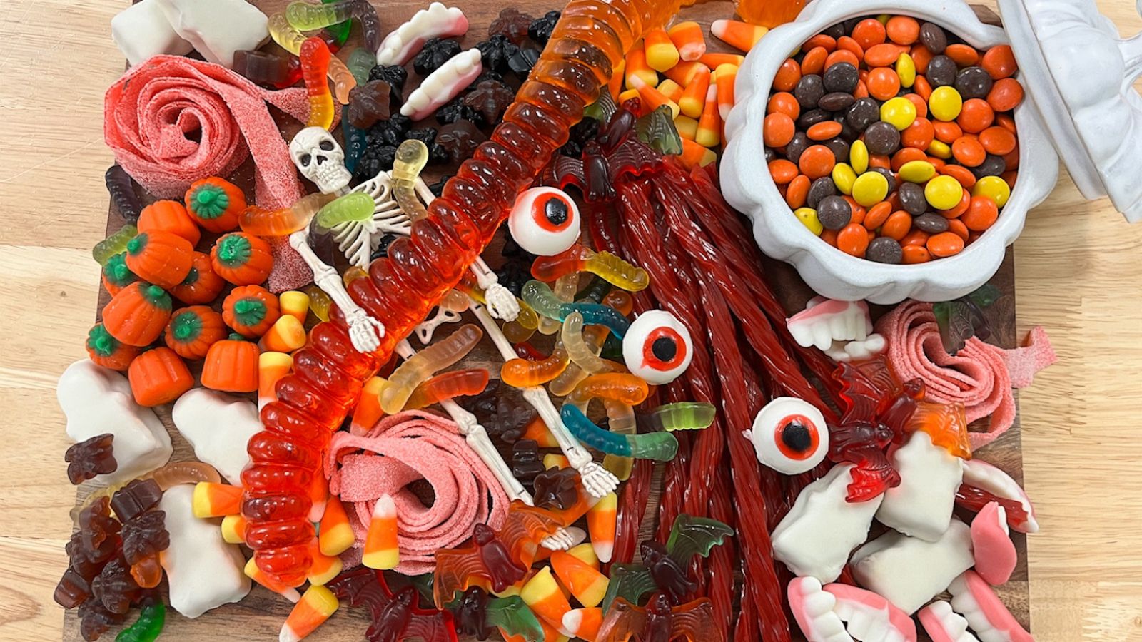 VIDEO: How to make a cute and creepy candy board for Halloween