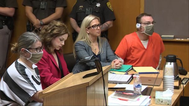 Video Ethan Crumbley's parents in court for 1st hearing since son's