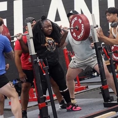 VIDEO OFFER: Woman crushes her squats and has the best hype squad