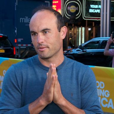 VIDEO: US soccer legend Landon Donovan surprises young fans