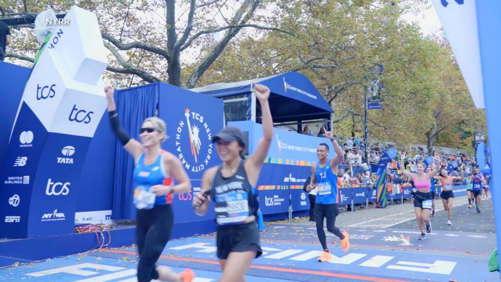 Amy Robach and TJ Holmes celebrate NYC marathon run - Good Morning America