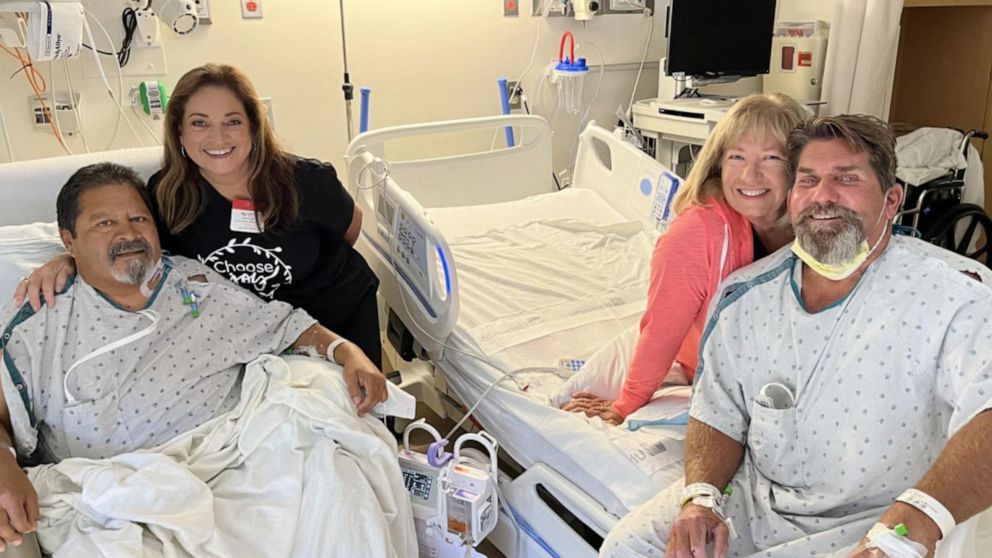 VIDEO: Two couples bonded over kidney donations