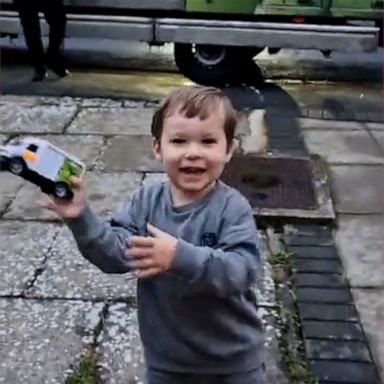 VIDEO: Little boy delighted delivery truck looks like his toy