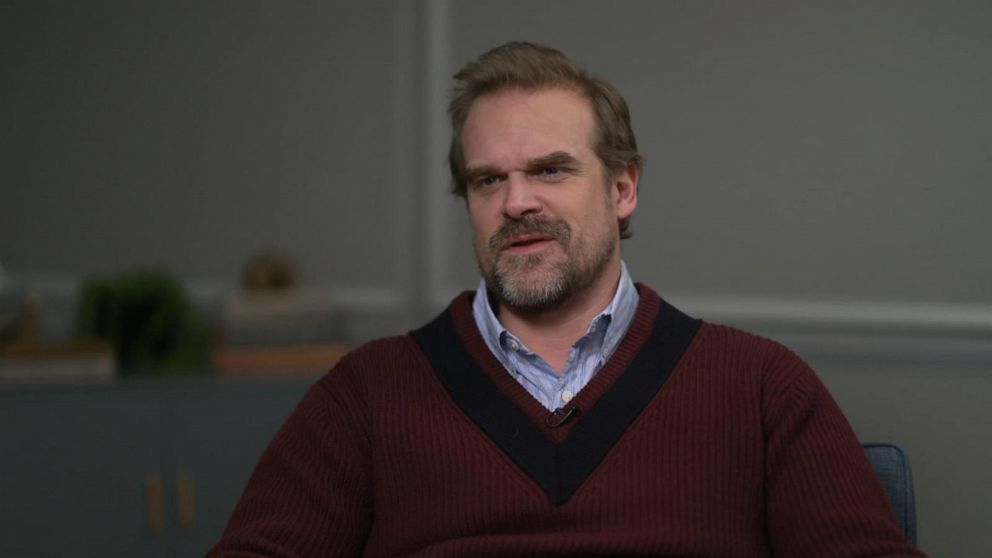 Video David Harbour talks new film, 'Violent Night' - ABC News