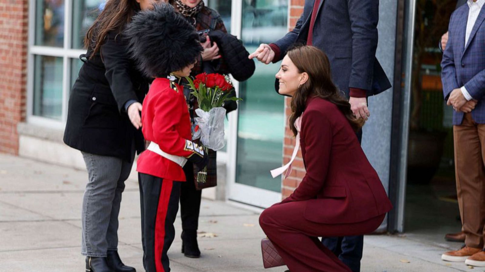 VIDEO: Young fan dressed as Royal Guard greets Prince and Princess of Wales in Boston