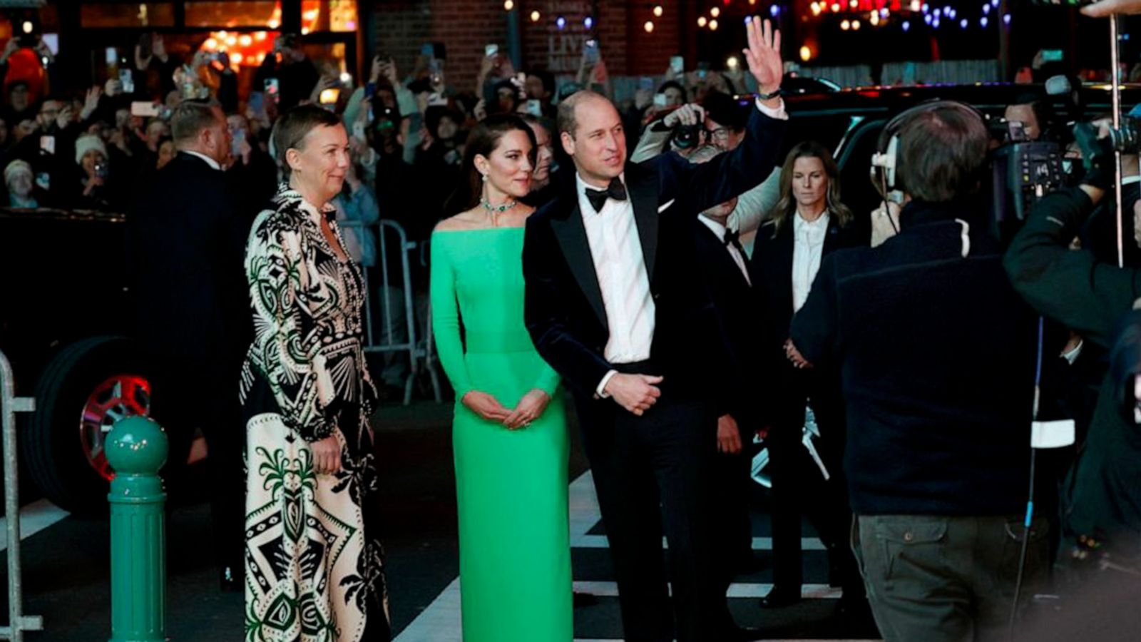 VIDEO: Prince William and Princess Kate walk the Earthshot award green carpet