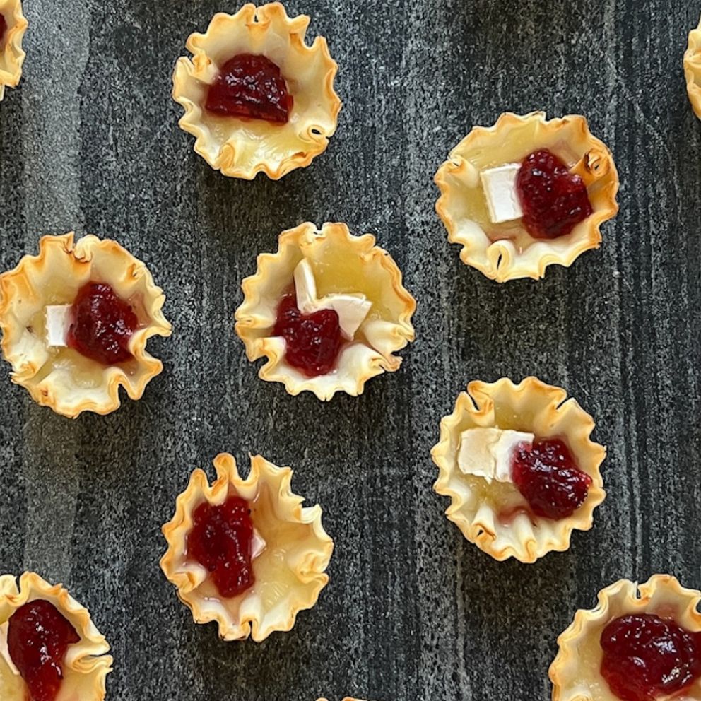 These cranberry Brie bites are an easy holiday party appetizer - Good ...