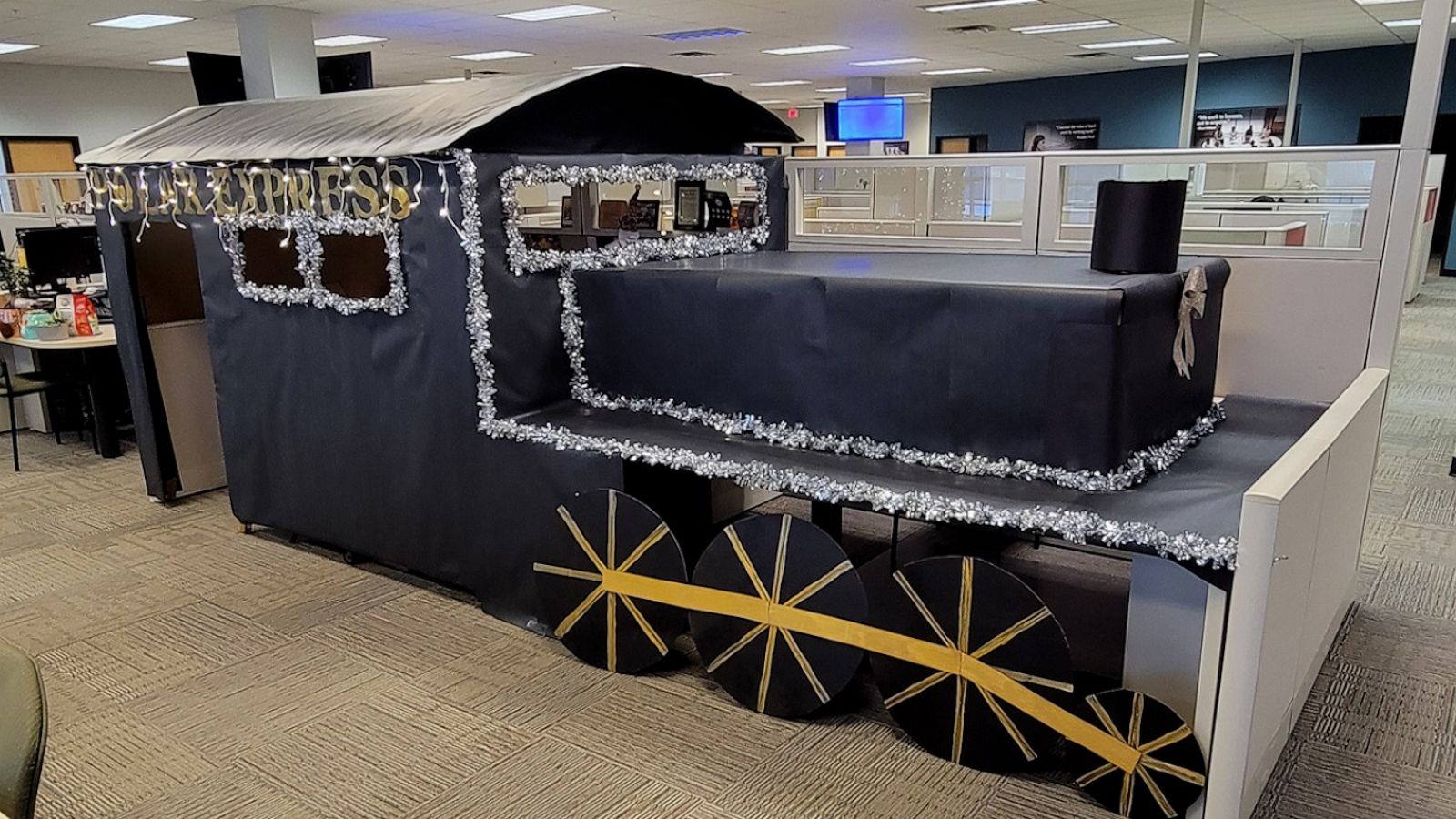 Man transforms work desk into epic ‘Polar Express’ train - Good Morning ...