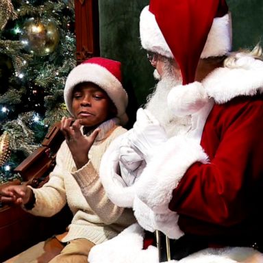 PHOTO: VIDEO: Deaf Santa gives children hope this Christmas season