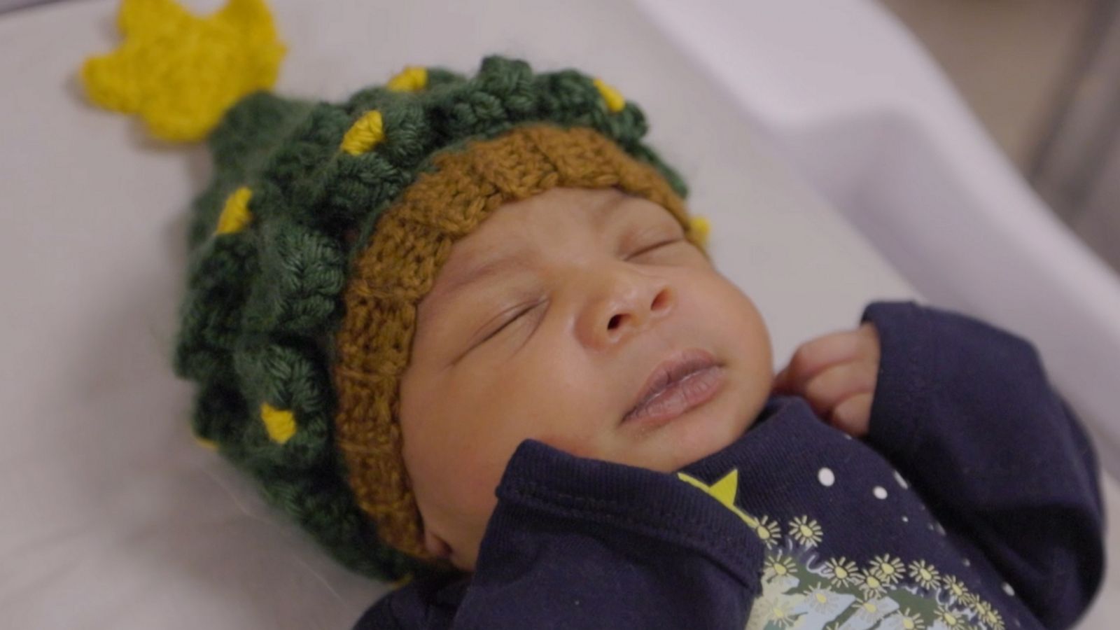 PHOTO: VIDEO: Nurses dress newborns in Christmas tree hats at women’s hospital