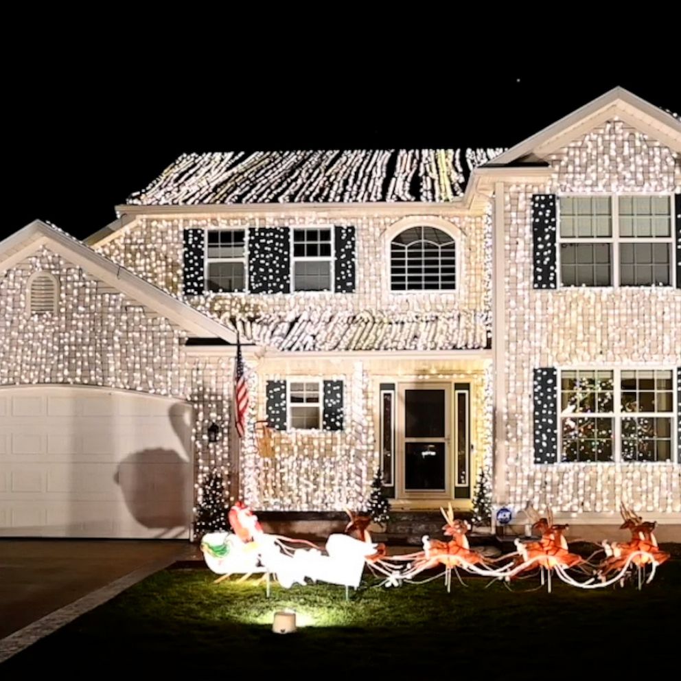 Light display at N.J. house brings Griswold's 'Christmas Vacation' to life  