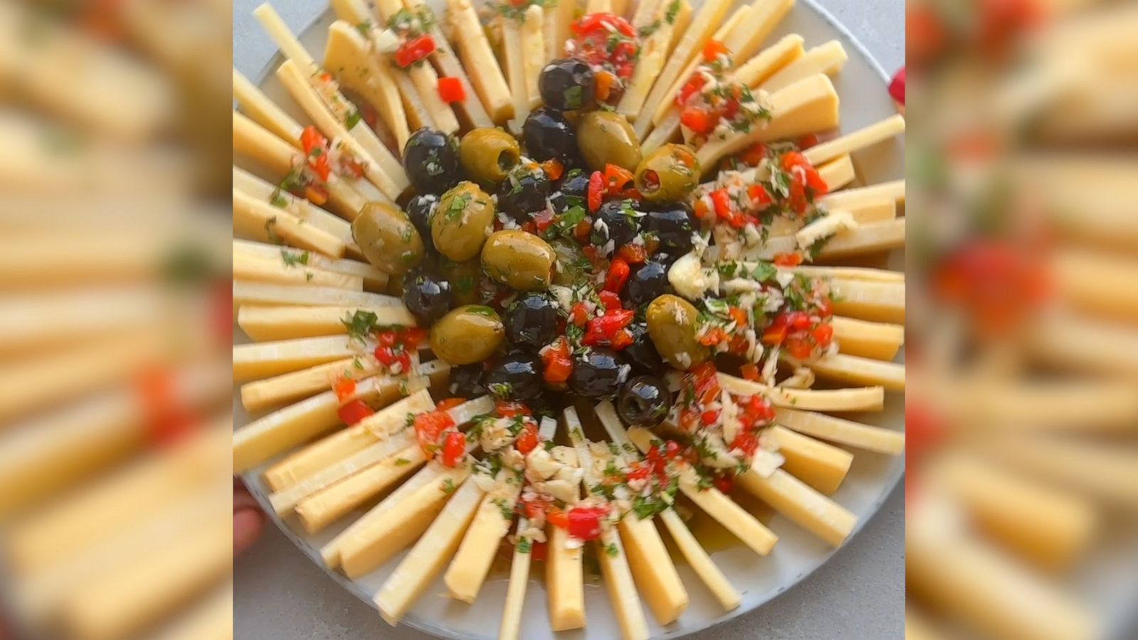 VIDEO: This wreath inspired charcuterie board will light up your Christmas party