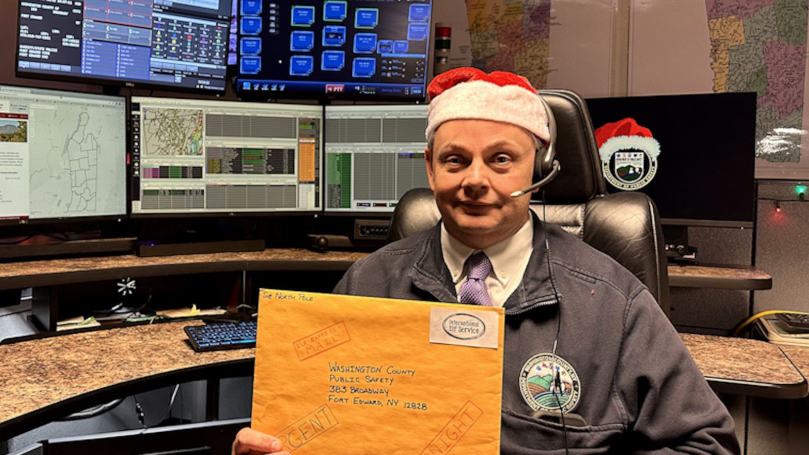 VIDEO: Emergency service dispatcher holds annual Santa sighting announcements