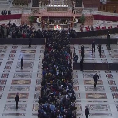 VIDEO: Mourners pay respects to Pope Emeritus Benedict XVI