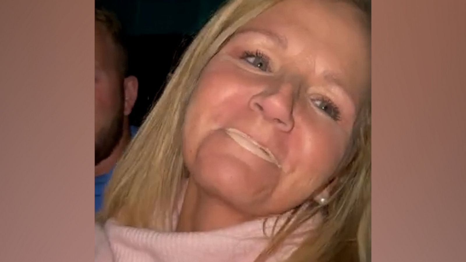 VIDEO: Mom mistakes concealer for lip gloss while doing makeup in the dark