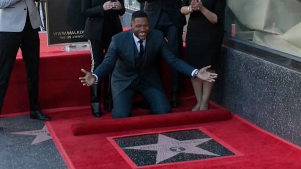 Video Michael Strahan Receives Star On Hollywood Walk Of Fame Abc News 