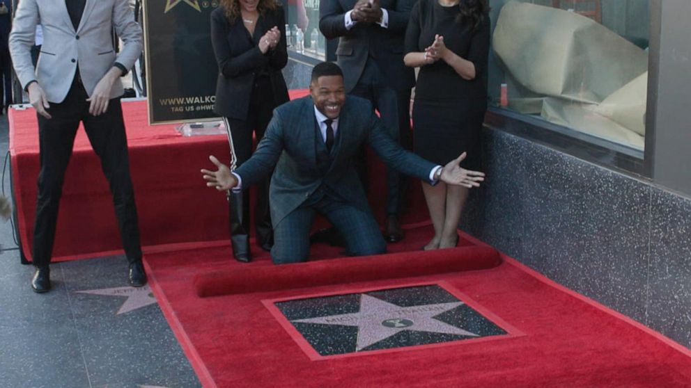 Video Michael Strahan Gets Star On Hollywood Walk Of Fame Abc News 